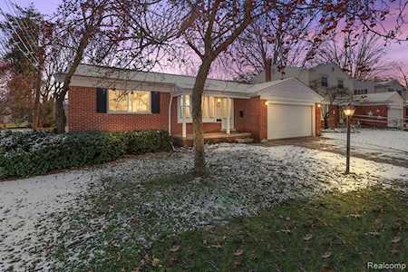30431 Jeanine St Livonia, MI 48152