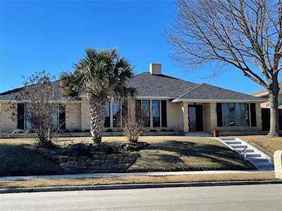 2206 Royal Crest Drive Garland, TX 75043