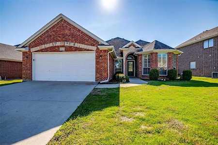8445 Arroyo Lane Benbrook, TX 76126