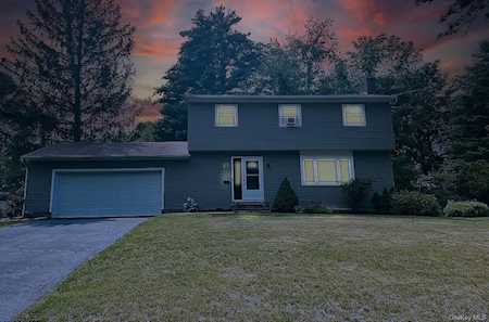 46 Lorraine Dr Rhinebeck, NY 12572