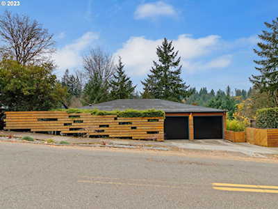3045 SW Fairview BLVD Portland, OR 97205