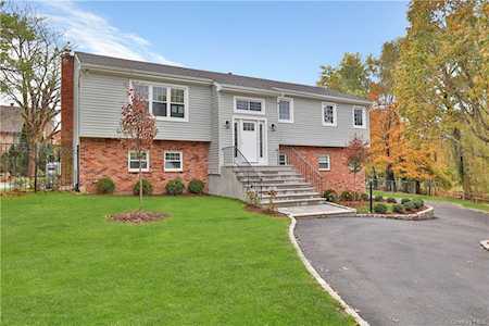78 Pondview Ln New Rochelle, NY 10804
