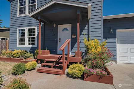 210 Michner St Castle Rock, WA 98611