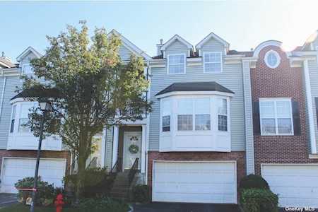 101 Paddington Circle #101 Smithtown, NY 11787