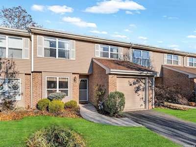 298 Pond View Ln #298 Smithtown, NY 11787