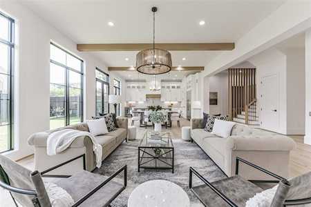 1428 Nantucket Dr Houston, TX 77057