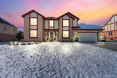 37858 Windwood Dr Farmington Hills, MI 48335
