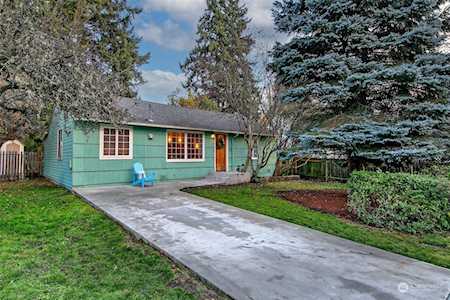 13756 Densmore Ave N Seattle, WA 98133