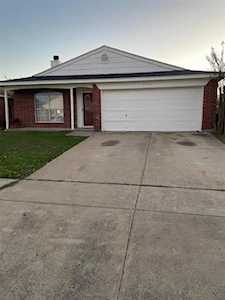 6726 Oregon Trail Arlington, TX 76002