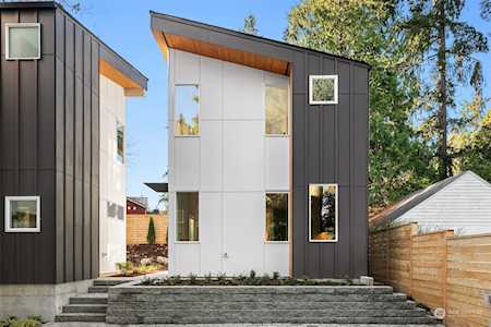 12523 12th Ave NE Seattle, WA 98125