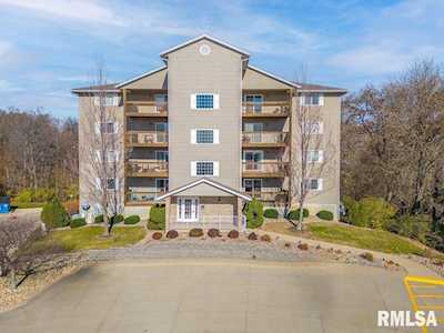 4094 Creek Hill Dr Bettendorf, IA 52722