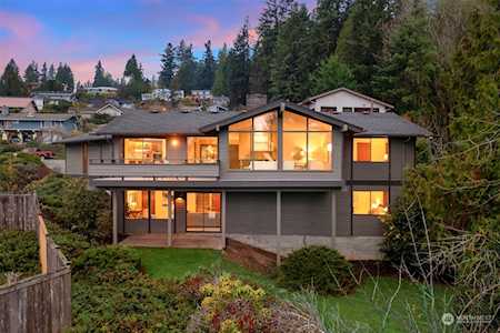2412 170th Place SE Bellevue, WA 98008