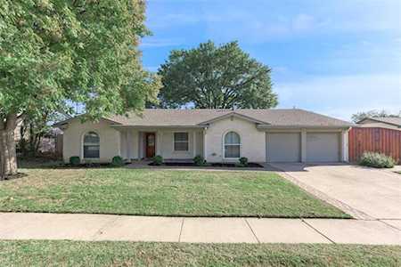 215 Carolyn Drive Hurst, TX 76054