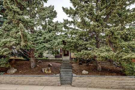 64 Bermondsey Ct NW Calgary, AB T3K1V7