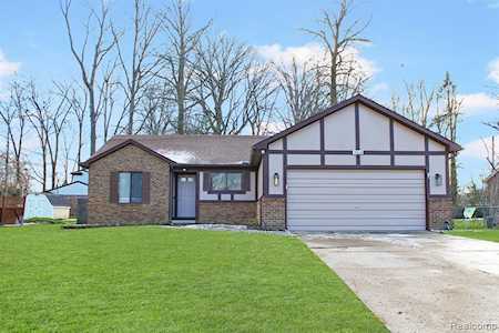 5416 Crestwood Dr Grand Blanc Twp, MI 48439