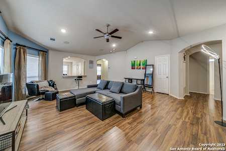 4327 Griffin Park Dr San Antonio, TX 78251