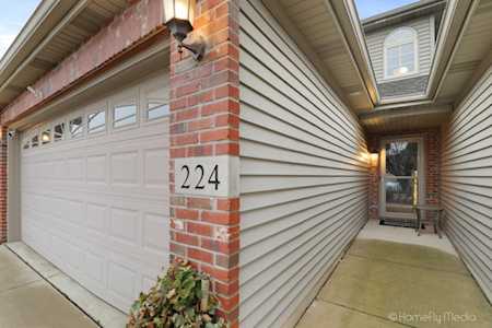 224 Deertrail Ln Schererville, IN 46375