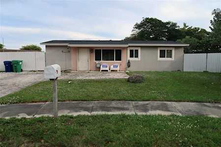 16711 NW 73rd Ave Hialeah, FL 33015
