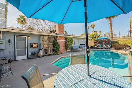 3072 Vegas Valley Dr Las Vegas, NV 89121