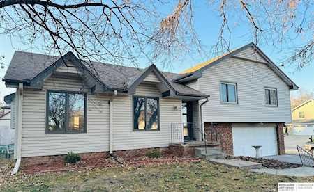 1106 Sterling Dr Papillion, NE 68046