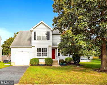 5 Glen Echo Ct Swedesboro, NJ 08085