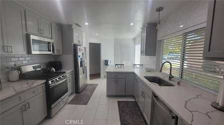 117 Racquet Club Dr Compton, CA 90220