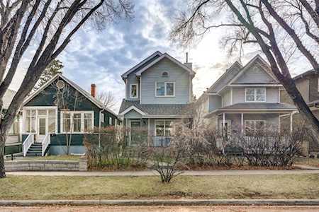 417 21 Ave NW Calgary, AB T2M 1J6