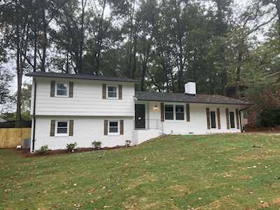 2186 Ellwyn Drive Chamblee, GA 30341