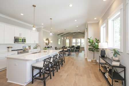 527B Eastboro Dr Nashville, TN 37209