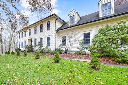 28 Chester Woods Dr Chester Twp., NJ 07930