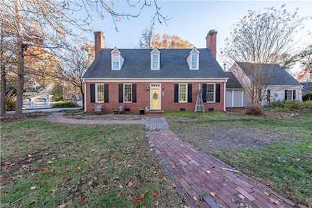 122 Argall Town Ln Williamsburg, VA 23185