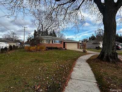 13994 Susanna Ct Livonia, MI 48154
