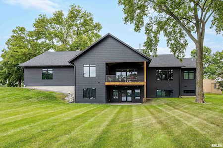 1515 Canal Shore Drive Southwest Le Claire, IA 52753