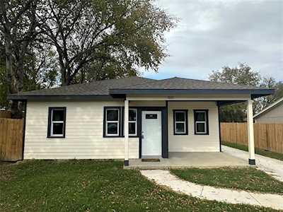 1021 E Lowden Street Fort Worth, TX 76104