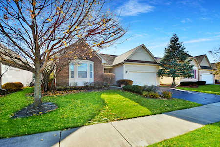 2291 Creekwood Dr Mundelein, IL 60060