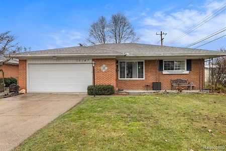 15147 Heyer St Livonia, MI 48154