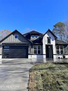 202 Atoka Place Loudon, TN 37774