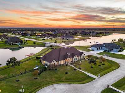 6802 N Oak Dr Dickinson, TX 77539