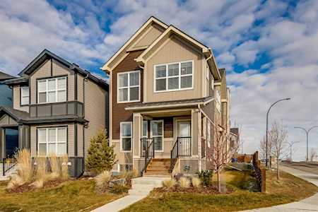 6 Lucas Heights NW Calgary, AB T3P 1S9