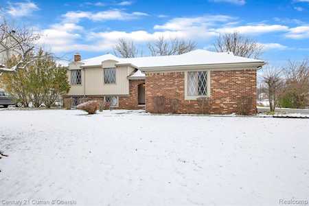 24374 Cote Dnel Dr Farmington Hills, MI 48336
