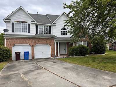 906 Willow Brook Ct Chesapeake, VA 23320
