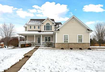8327 Parkside Dr Grand Blanc Twp, MI 48439