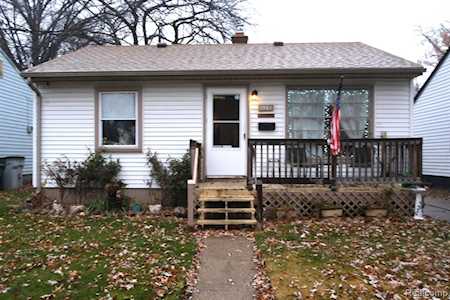 1561 E Pearl Ave Hazel Park, MI 48030