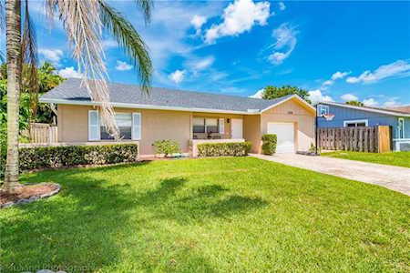 2324 NW 98th Ter Coral Springs, FL 33065
