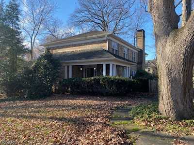 4 Clinton Ave Ridgewood Village, NJ 07450