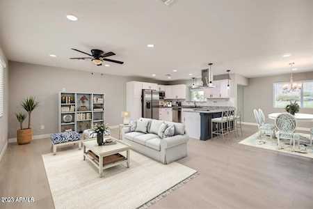 10746 W Crosby Dr Sun City, AZ 85351