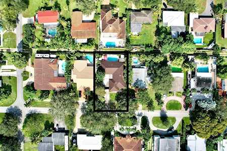 561 Wren Ave Miami Springs, FL 33166