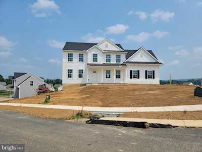 119 Creekside Dr New Providence, PA 17560