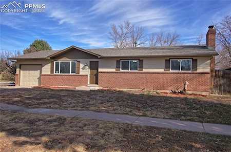 1211 Moffat Circle Colorado Springs, CO 80915