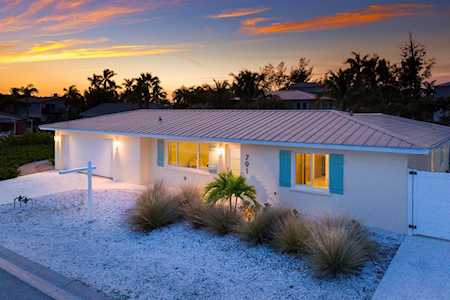 791 Saint Judes Dr N Longboat Key, FL 34228